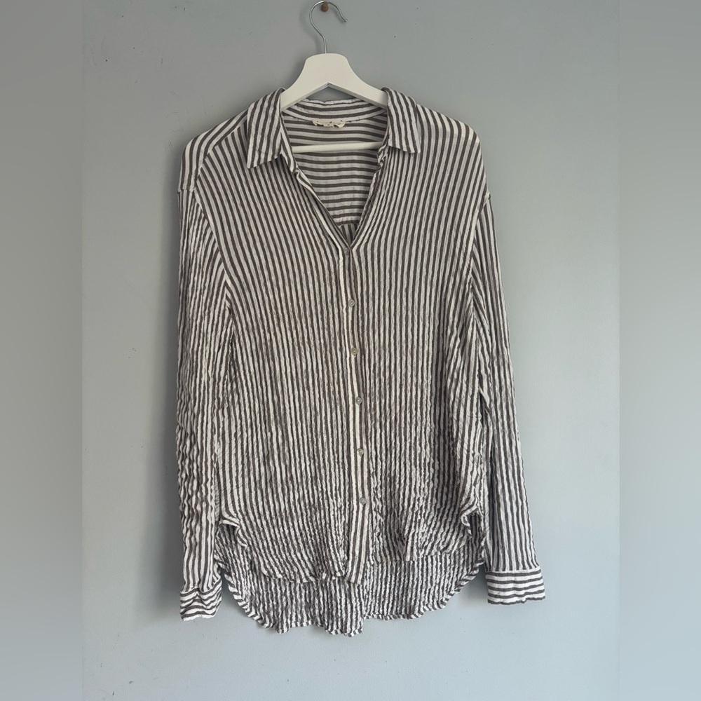 June & January Striped Button Down Shirt M Gray White Seersucker Lightweight